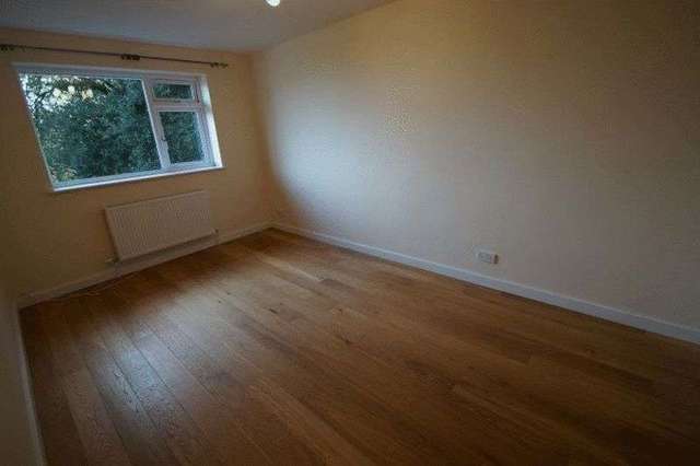  Image of 4 bedroom Detached house to rent in Leewood Road Weston-super-Mare BS23 at Leewood Road  Weston-Super-Mare, BS23 2PA