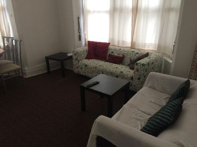  Image of 5 bedroom House Share to rent in Lenton Boulevard Lenton Nottingham NG7 at Lenton Nottinghamshire Lenton, NG7 2FQ