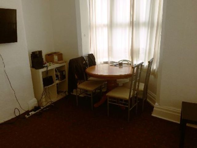  Image of 5 bedroom House Share to rent in Lenton Boulevard Lenton Nottingham NG7 at Lenton Nottinghamshire Lenton, NG7 2FQ