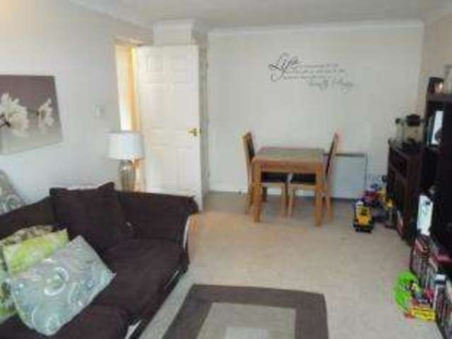  Image of 2 bedroom Flat for sale in Limpsfield Road South Croydon CR2 at Sanderstead  Selsdon, CR2 9LG