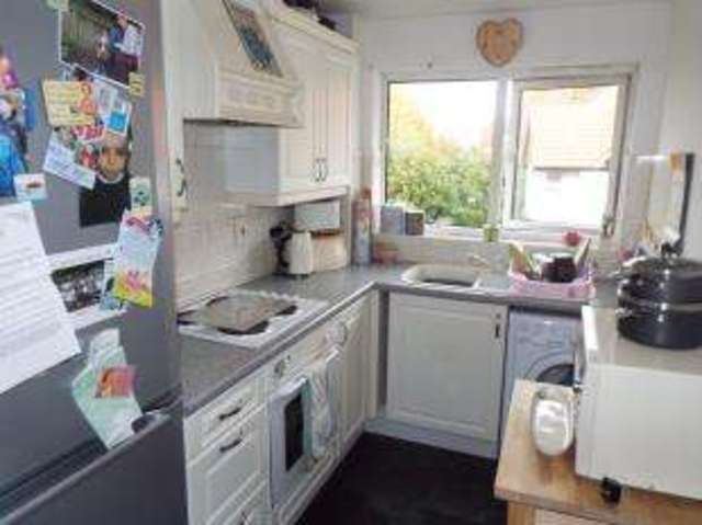 Image of 2 bedroom Flat for sale in Limpsfield Road South Croydon CR2 at Sanderstead  Selsdon, CR2 9LG
