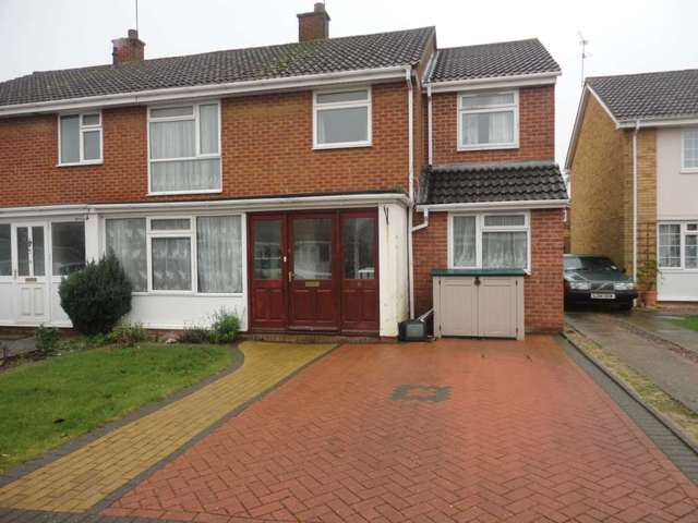  Image of 5 bedroom Semi-Detached house to rent in Lind Close Earley Reading RG6 at Lind Close  Reading, RG6 5QX