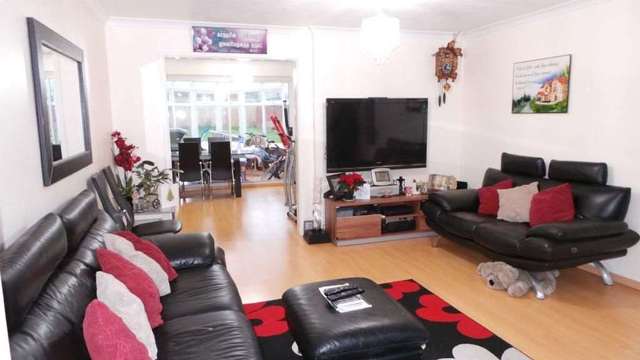  Image of 5 bedroom Semi-Detached house to rent in Lind Close Earley Reading RG6 at Lind Close  Reading, RG6 5QX