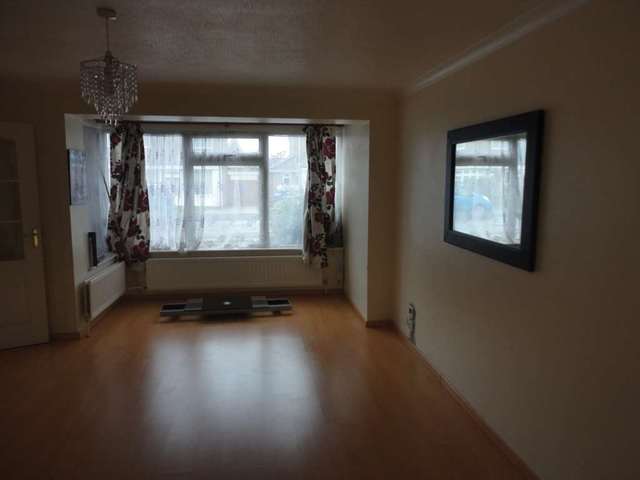  Image of 5 bedroom Semi-Detached house to rent in Lind Close Earley Reading RG6 at Lind Close  Reading, RG6 5QX