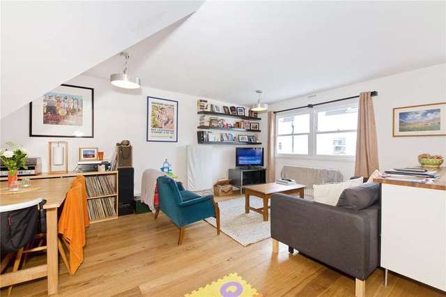  Image of 2 bedroom Flat to rent in Linden Mews London N1 at Mildmay Grove North Canonbury Newington Green, N1 4RJ
