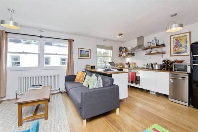  Image of 2 bedroom Flat to rent in Linden Mews London N1 at Mildmay Grove North Canonbury Newington Green, N1 4RJ