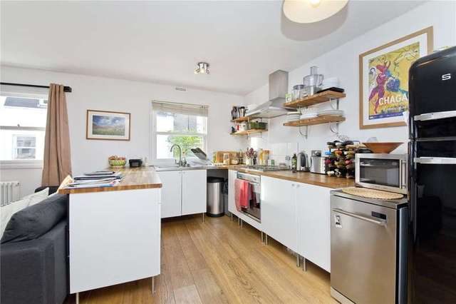  Image of 2 bedroom Flat to rent in Linden Mews London N1 at Mildmay Grove North Canonbury Newington Green, N1 4RJ