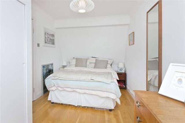  Image of 2 bedroom Flat to rent in Linden Mews London N1 at Mildmay Grove North Canonbury Newington Green, N1 4RJ