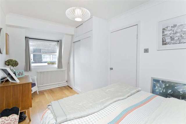  Image of 2 bedroom Flat to rent in Linden Mews London N1 at Mildmay Grove North Canonbury Newington Green, N1 4RJ