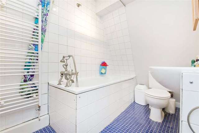  Image of 2 bedroom Flat to rent in Linden Mews London N1 at Mildmay Grove North Canonbury Newington Green, N1 4RJ