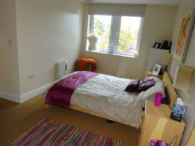  Image of 2 bedroom Flat for sale in Whalley Road Whalley Range Manchester M16 at Lingfield Apartments  Manchester, M16 8AH