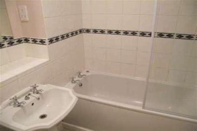  Image of 2 bedroom Flat to rent in Lion Court Worcester WR1 at Worcester, WR1 1UT