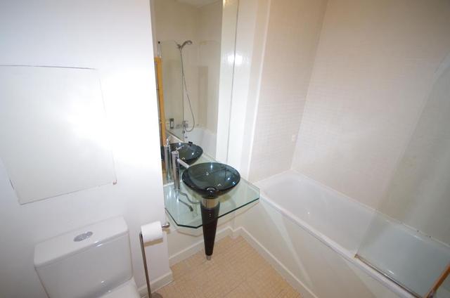  Image of 1 bedroom Flat to rent in Long Lane London N3 at London, N3 2PY