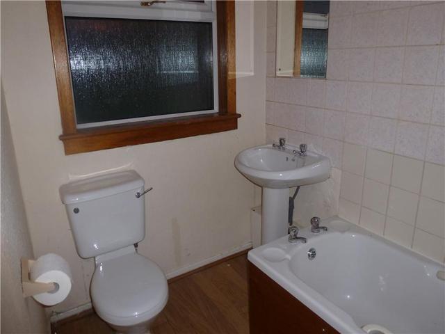  Image of 2 bedroom Flat to rent in Low Road Ayr KA8 at Ayr South Ayrshire South Ayrshire, KA8 9SA