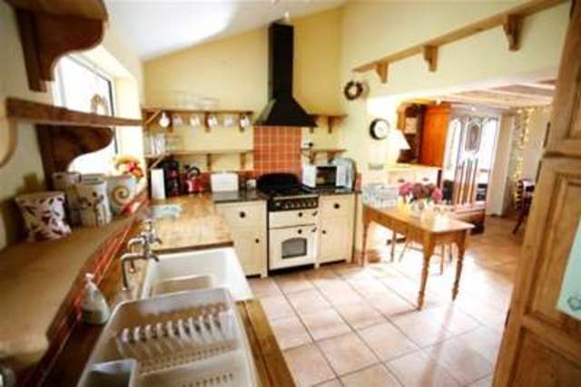  Image of 2 bedroom Detached house to rent in Low Street Collingham Newark NG23 at Newark, NG23 7LS