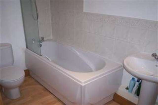  Image of 2 bedroom Flat to rent in Lower Kings Road Kingston upon Thames KT2 at Kingston upon Thames, KT2 5HP