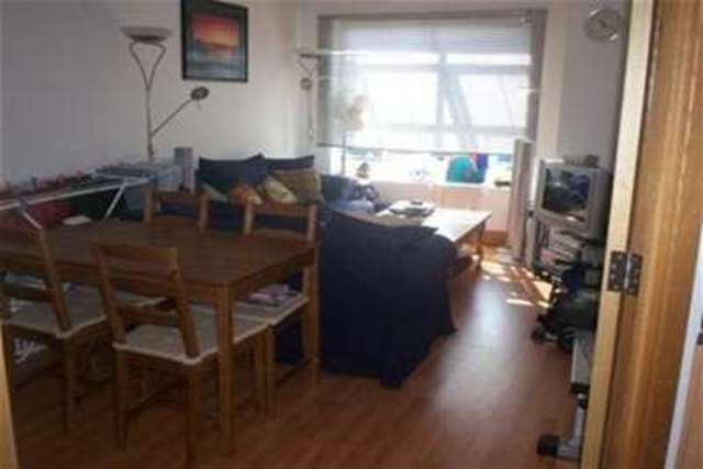  Image of 2 bedroom Flat to rent in Lower Kings Road Kingston upon Thames KT2 at Kingston upon Thames, KT2 5HP
