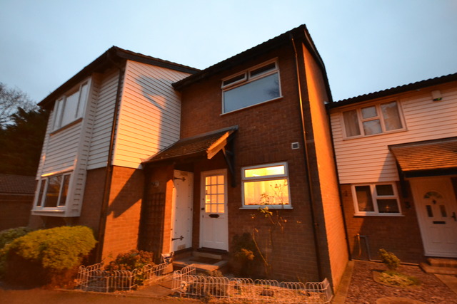  Image of 2 bedroom Property to rent in Macaret Close London N20 at London, N20 9RA