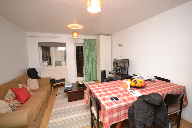  Image of 2 bedroom Property to rent in Macaret Close London N20 at London, N20 9RA