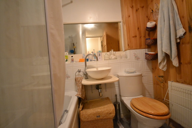  Image of 2 bedroom Property to rent in Macaret Close London N20 at London, N20 9RA