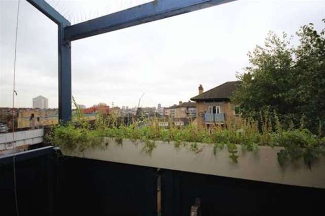  Image of 1 bedroom Flat to rent in Malcolm Road London E1 at London, E1 4HN