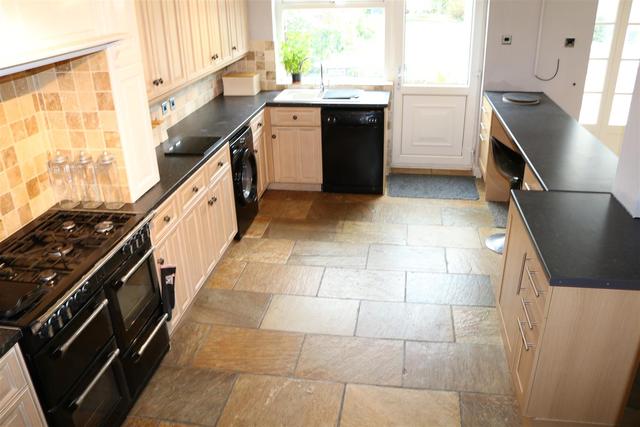  Image of 5 bedroom Detached house for sale in Manor Road Rushden NN10 at Rushden Northamptonshire Rushden, NN10 9EX