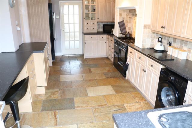  Image of 5 bedroom Detached house for sale in Manor Road Rushden NN10 at Rushden Northamptonshire Rushden, NN10 9EX