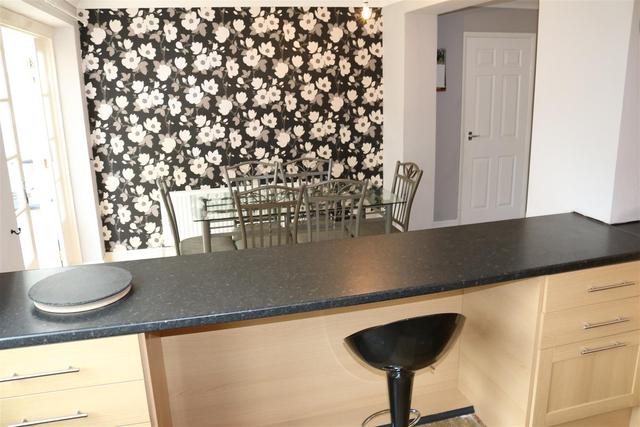  Image of 5 bedroom Detached house for sale in Manor Road Rushden NN10 at Rushden Northamptonshire Rushden, NN10 9EX