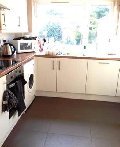  Image of 5 bedroom House Share to rent in Martinmass Close Nottingham NG7 at Lenton Nottinghamshire Lenton, NG7 2LN