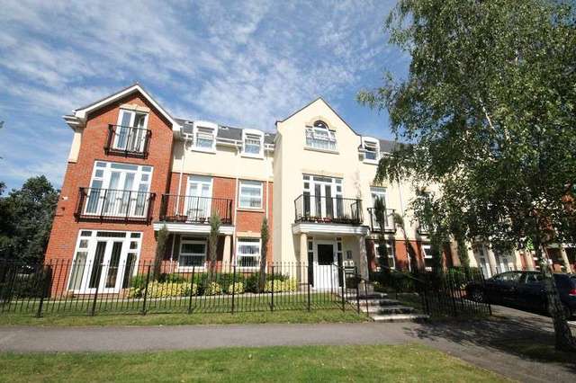  Image of 3 bedroom Flat for sale in Stonegrove Edgware HA8 at Mayfair Court  Edgware, HA8 7UH