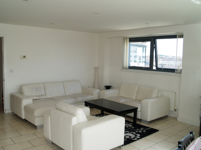  Image of 2 bedroom Flat to rent in Meadowside Quay Square Glasgow G11 at Glasgow Harbour Glasgow Glasgow, G11 6BS