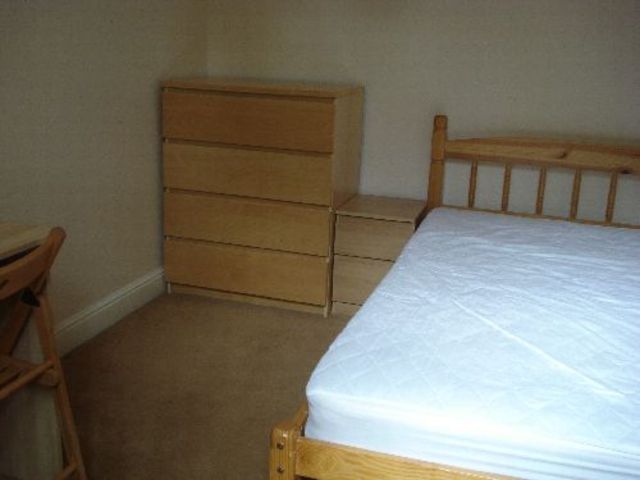 Image of 5 bedroom House Share to rent in Midland Avenue Lenton Nottingham NG7 at Lenton Nottinghamshire Lenton, NG7 2FD