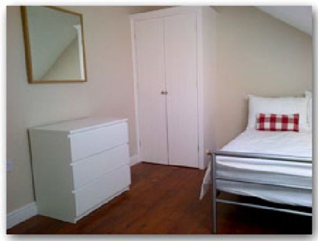  Image of 7 bedroom House Share to rent in Midland Avenue Lenton Nottingham NG7 at Lenton Nottinghamshire Lenton, NG7 2FD