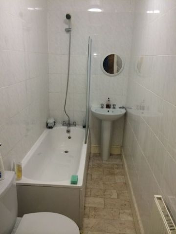 Image of 6 bedroom House Share to rent in Midland Avenue Lenton Nottingham NG7 at Lenton Nottinghamshire Lenton, NG7 2FD