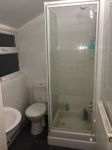  Image of 6 bedroom House Share to rent in Midland Avenue Lenton Nottingham NG7 at Lenton Nottinghamshire Lenton, NG7 2FD