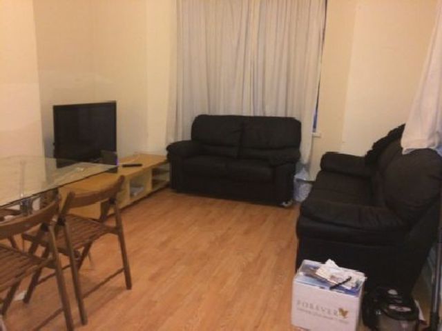  Image of 6 bedroom House Share to rent in Midland Avenue Lenton Nottingham NG7 at Lenton Nottinghamshire Lenton, NG7 2FD