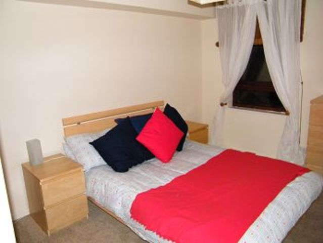  Image of 2 bedroom Flat to rent in Milnpark Gardens Glasgow G41 at Kinning Park Glasgow Glasgow, G41 1DW