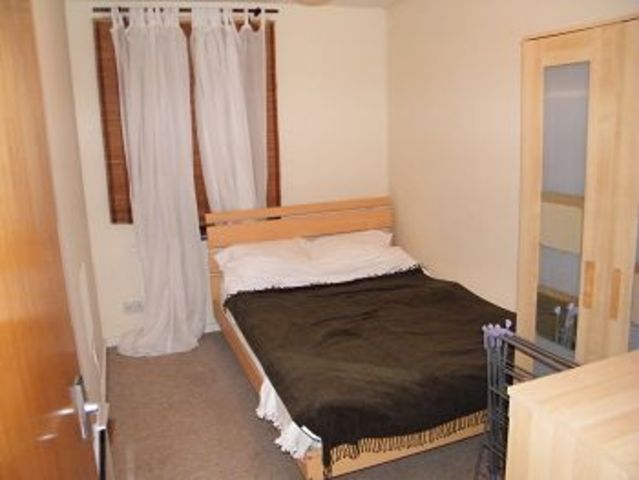  Image of 2 bedroom Flat to rent in Milnpark Gardens Glasgow G41 at Kinning Park Glasgow Glasgow, G41 1DW