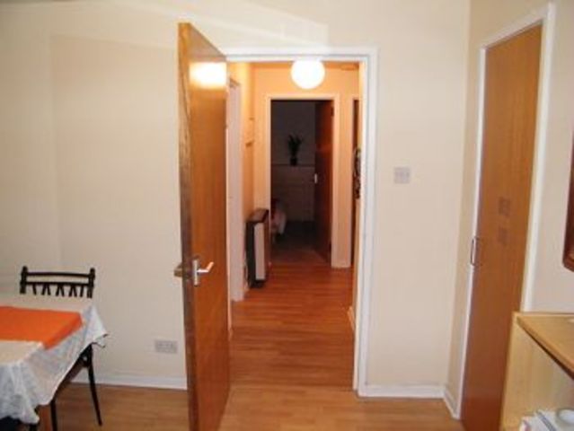  Image of 2 bedroom Flat to rent in Milnpark Gardens Glasgow G41 at Kinning Park Glasgow Glasgow, G41 1DW