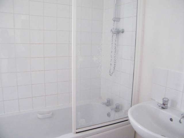  Image of 2 bedroom Flat to rent in Mountfield Road Tunbridge Wells TN1 at Tunbridge Wells Kent Royal Tunbridge Wells, TN1 1SG