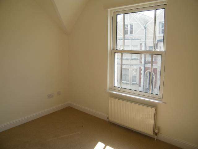  Image of 2 bedroom Flat to rent in Mountfield Road Tunbridge Wells TN1 at Tunbridge Wells Kent Royal Tunbridge Wells, TN1 1SG