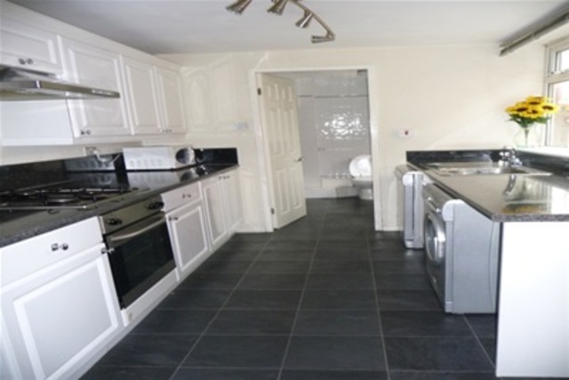  Image of 2 bedroom Flat to rent in Mowbray Street Heaton Newcastle upon Tyne NE6 at Newcastle upon Tyne, NE6 5NL
