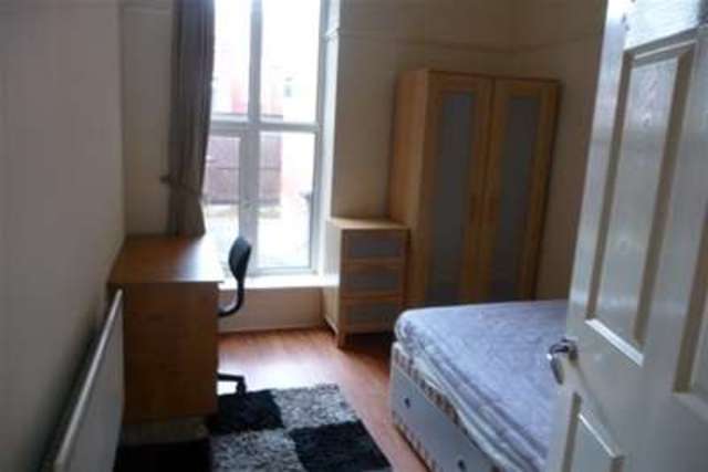 Image of 2 bedroom Flat to rent in Mowbray Street Heaton Newcastle upon Tyne NE6 at Newcastle upon Tyne, NE6 5NL