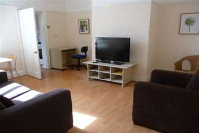  Image of 2 bedroom Flat to rent in Mowbray Street Heaton Newcastle upon Tyne NE6 at Newcastle upon Tyne, NE6 5NY