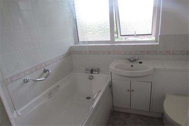  Image of 2 bedroom Flat to rent in Newmarket Road Cambridge CB5 at Cambridge  Cambridge, CB5 8RS