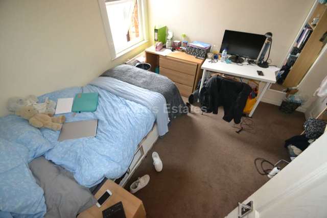  Image of 7 bedroom Terraced house to rent in Norris Road Earley Reading RG6 at Norris Road  Reading, RG6 1NJ