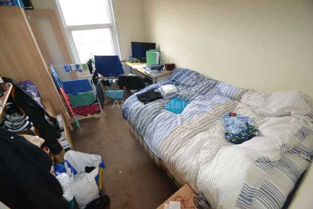  Image of 7 bedroom Terraced house to rent in Norris Road Earley Reading RG6 at Norris Road  Reading, RG6 1NJ