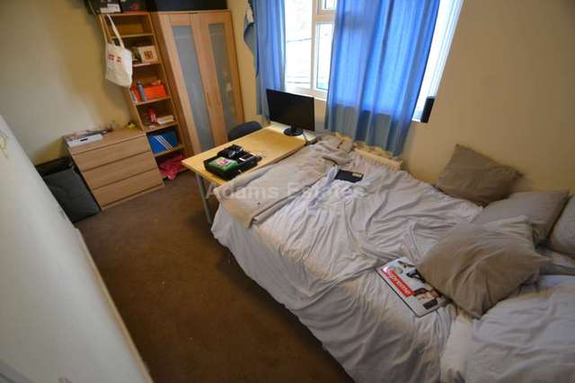  Image of 7 bedroom Terraced house to rent in Norris Road Earley Reading RG6 at Norris Road  Reading, RG6 1NJ