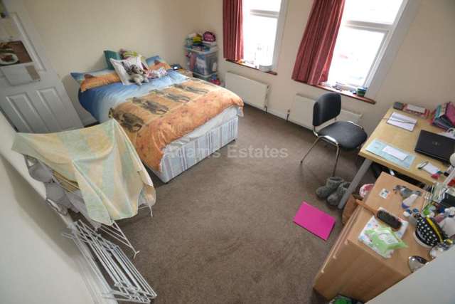  Image of 7 bedroom Terraced house to rent in Norris Road Earley Reading RG6 at Norris Road  Reading, RG6 1NJ