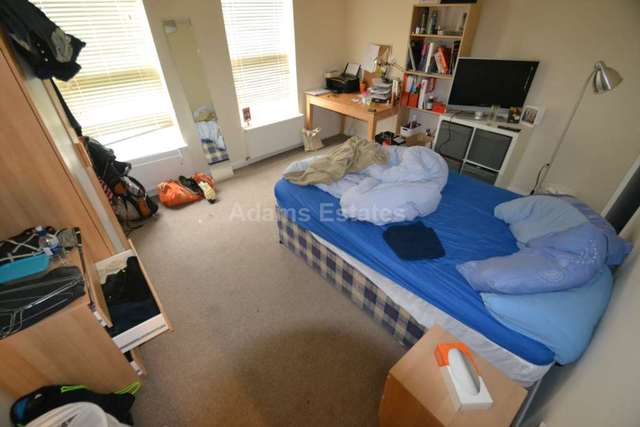  Image of 7 bedroom Terraced house to rent in Norris Road Earley Reading RG6 at Norris Road  Reading, RG6 1NJ